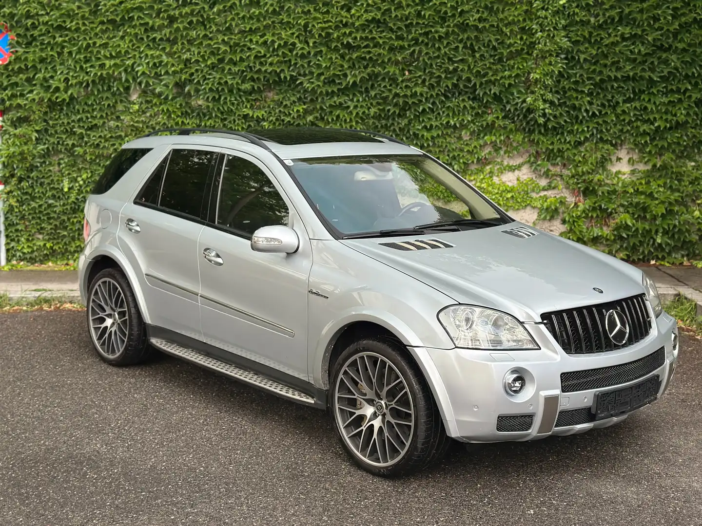 Mercedes-Benz ML 63 AMG Service Voll/ 3.Besitz / Nachlackierungsfrei Сірий - 2