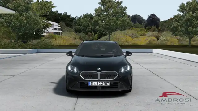 BMW 1 Series view 4