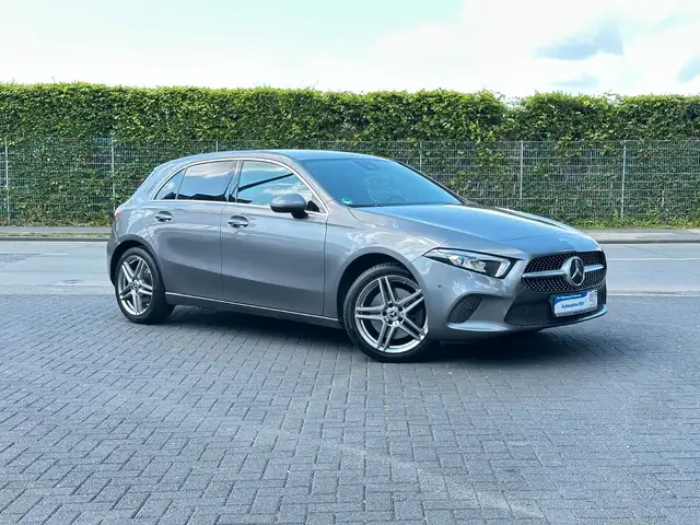 Mercedes-Benz A 250 LED-MBUX-Leder-Navi-PDC-SHZ-Spur-Abstand-