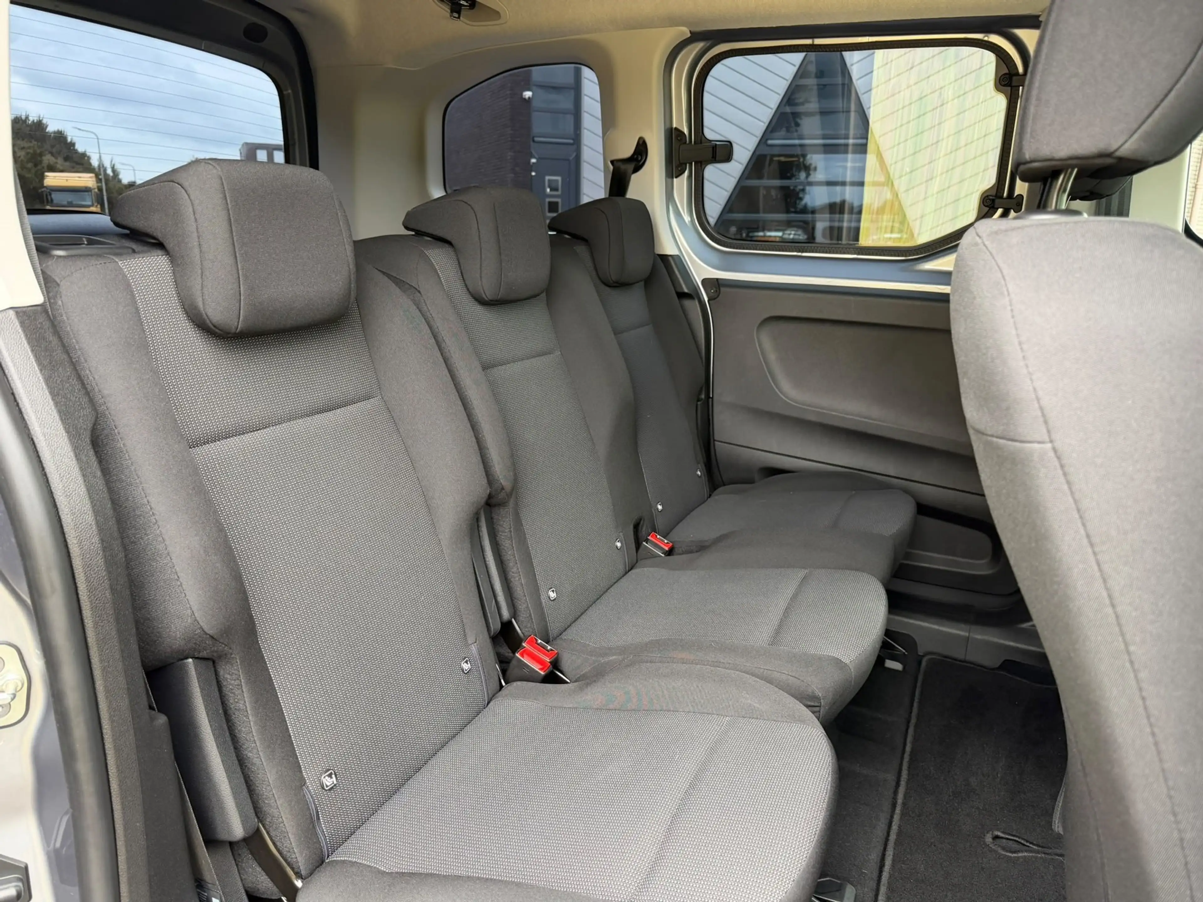 Peugeot e-Rifter EV Active Pack 50 kWh — photo 4