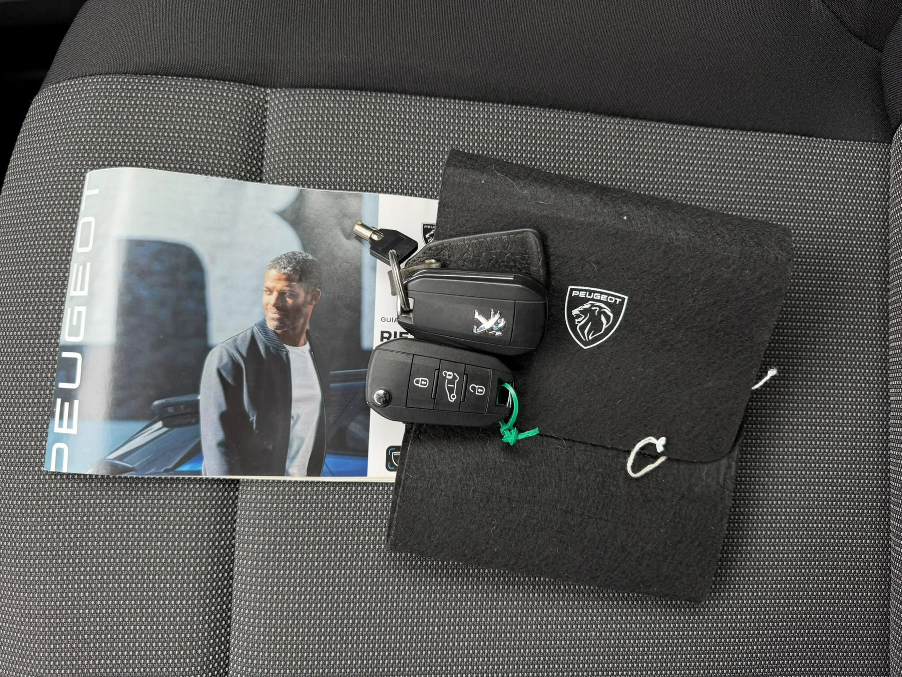 Peugeot e-Rifter EV Active Pack 50 kWh — photo 9