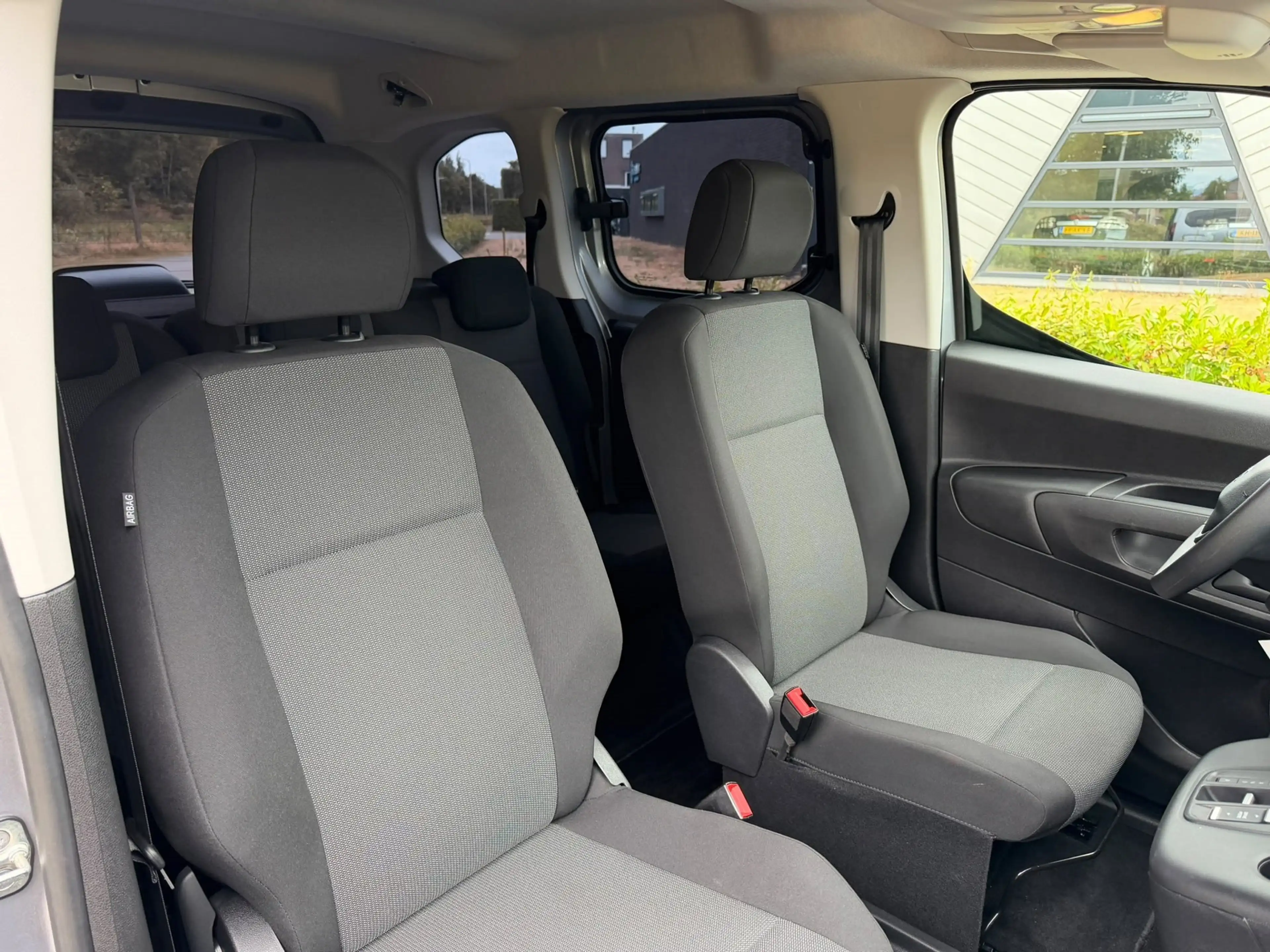 Peugeot e-Rifter EV Active Pack 50 kWh — photo 8
