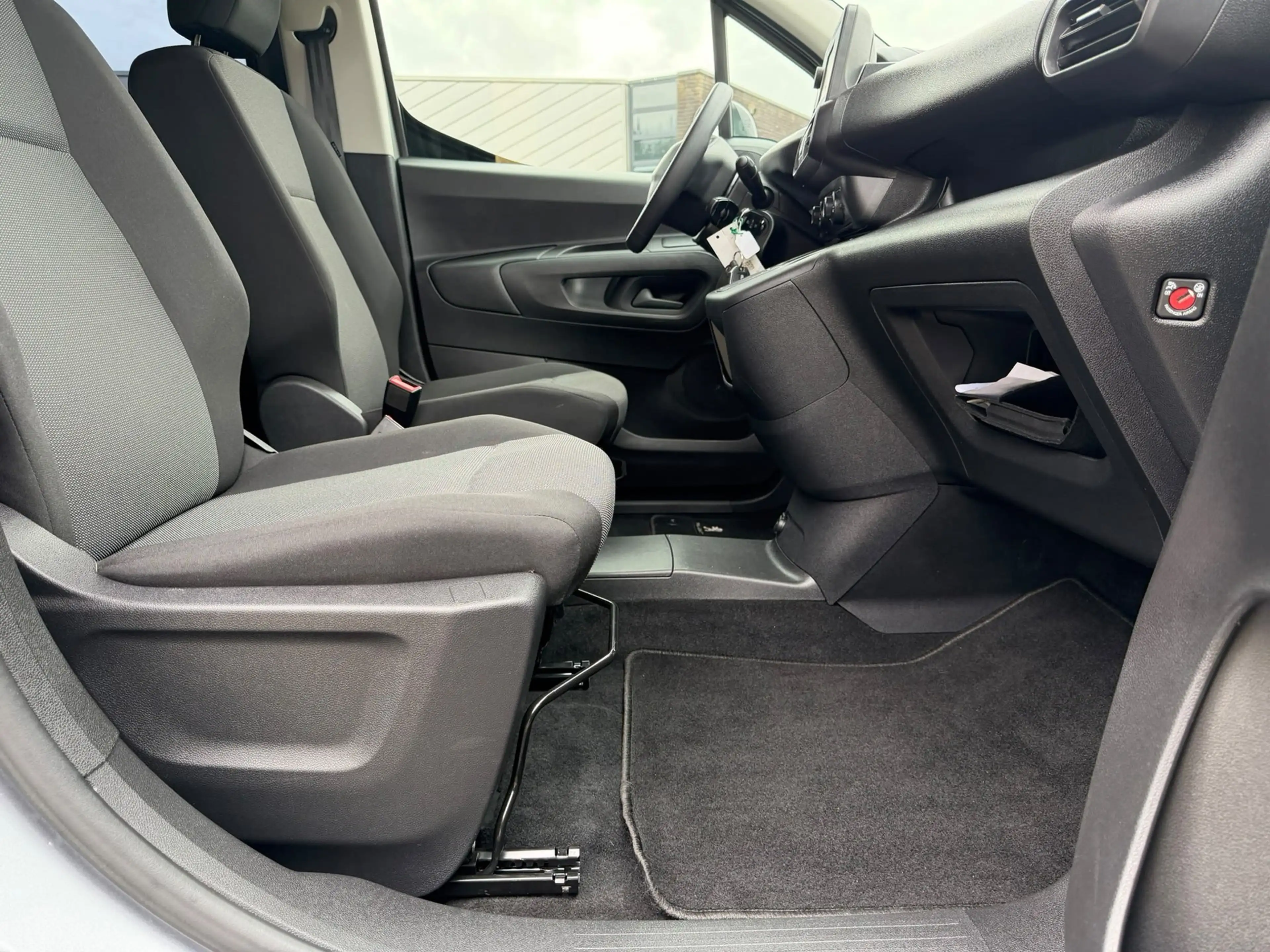Peugeot e-Rifter EV Active Pack 50 kWh — photo 14