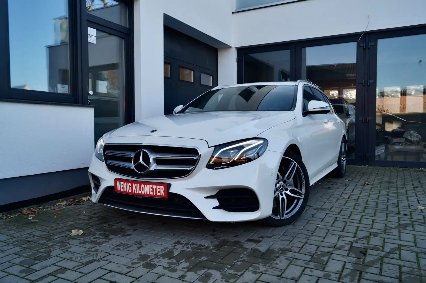 Mercedes-Benz E 300 E T-Modell-AMG-ALCANTARA-DIGITAL COCKPIT- Weiß - 1