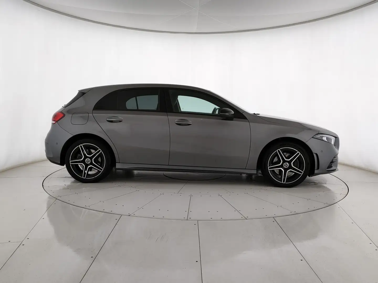 Mercedes-Benz A 250 A 250 e phev (eq-power) Premium auto Grijs - 2