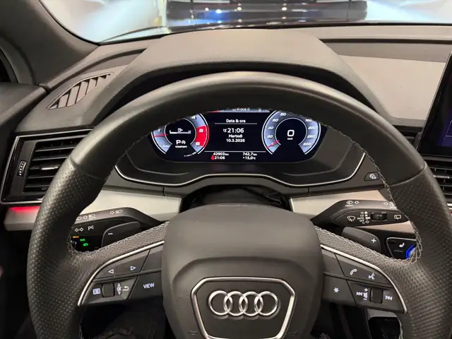 Audi SQ5 view 6