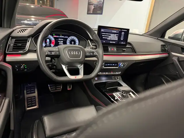 Audi SQ5 view 10