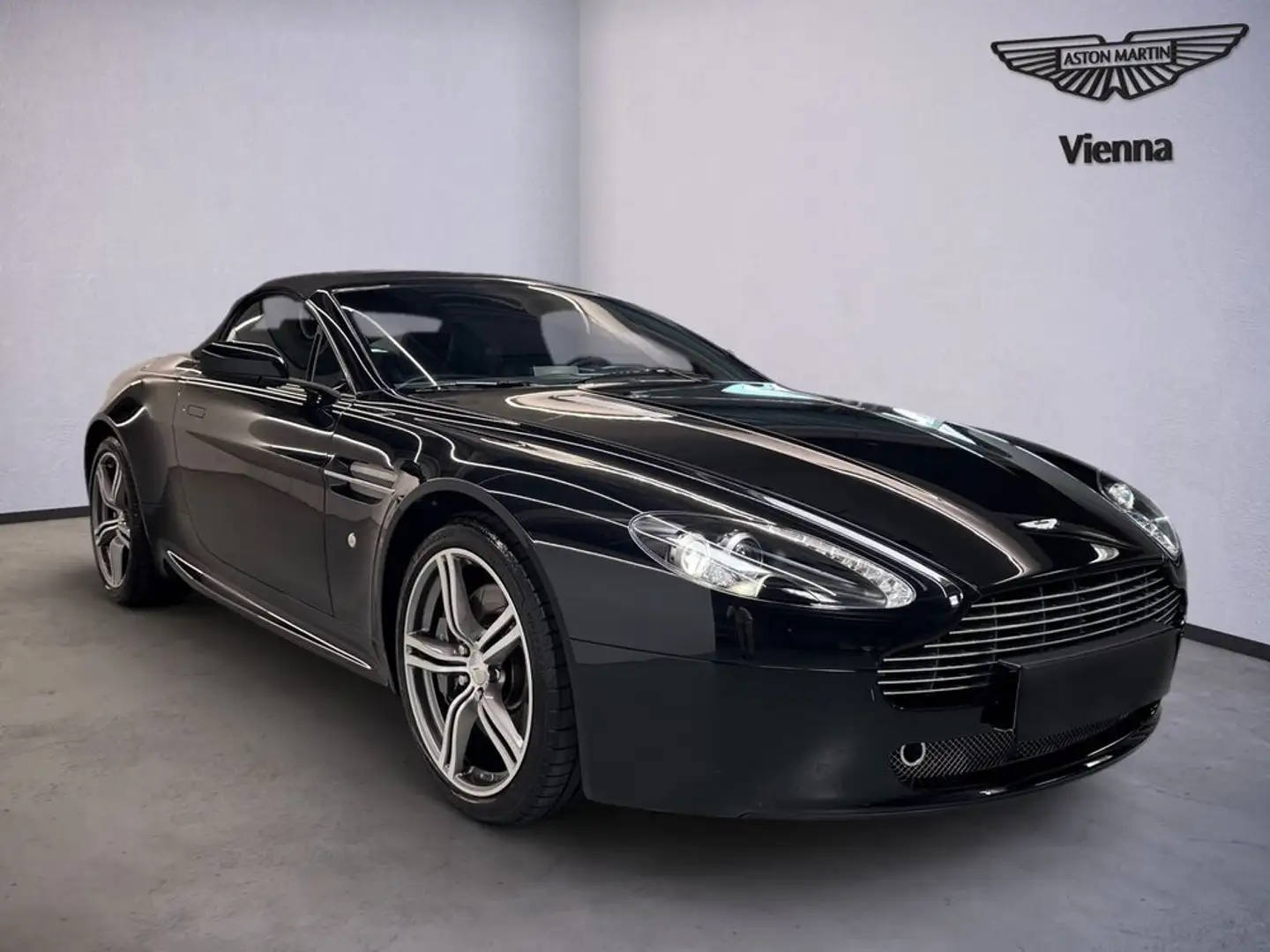 Aston Martin Vantage V8 Roadster N400 090 / 240 | BergwerkBlack Noir - 2
