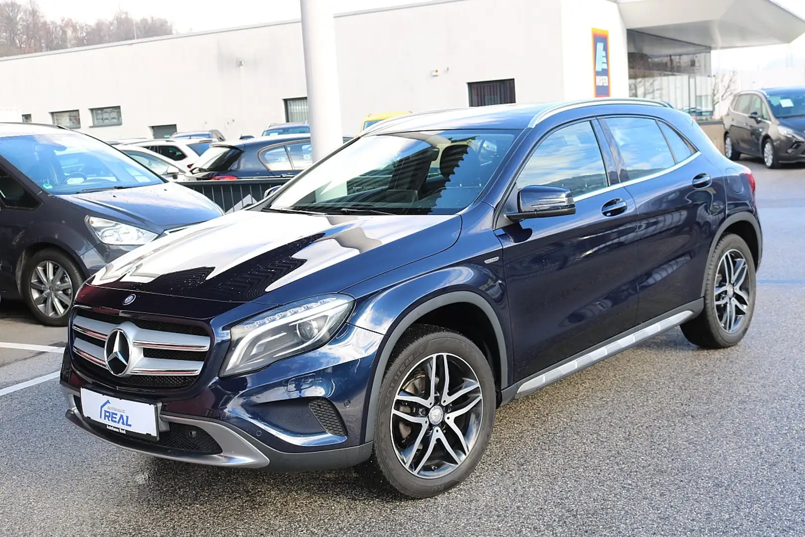 Mercedes-Benz GLA 180 d Aut. Blau - 2
