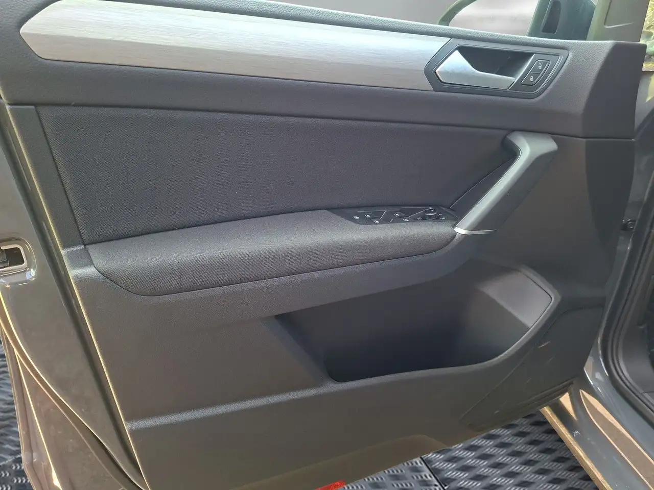 Volkswagen Touran 1.5TSI IQ LED ACC 7 Si Standh Side 17" 16