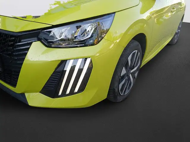 Peugeot 208 view 9
