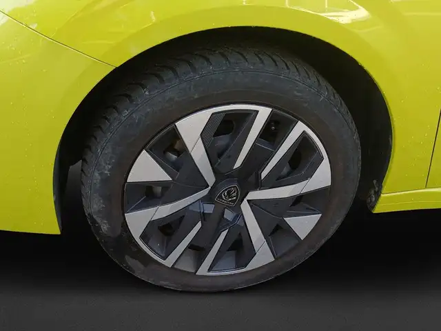 Peugeot 208 view 8