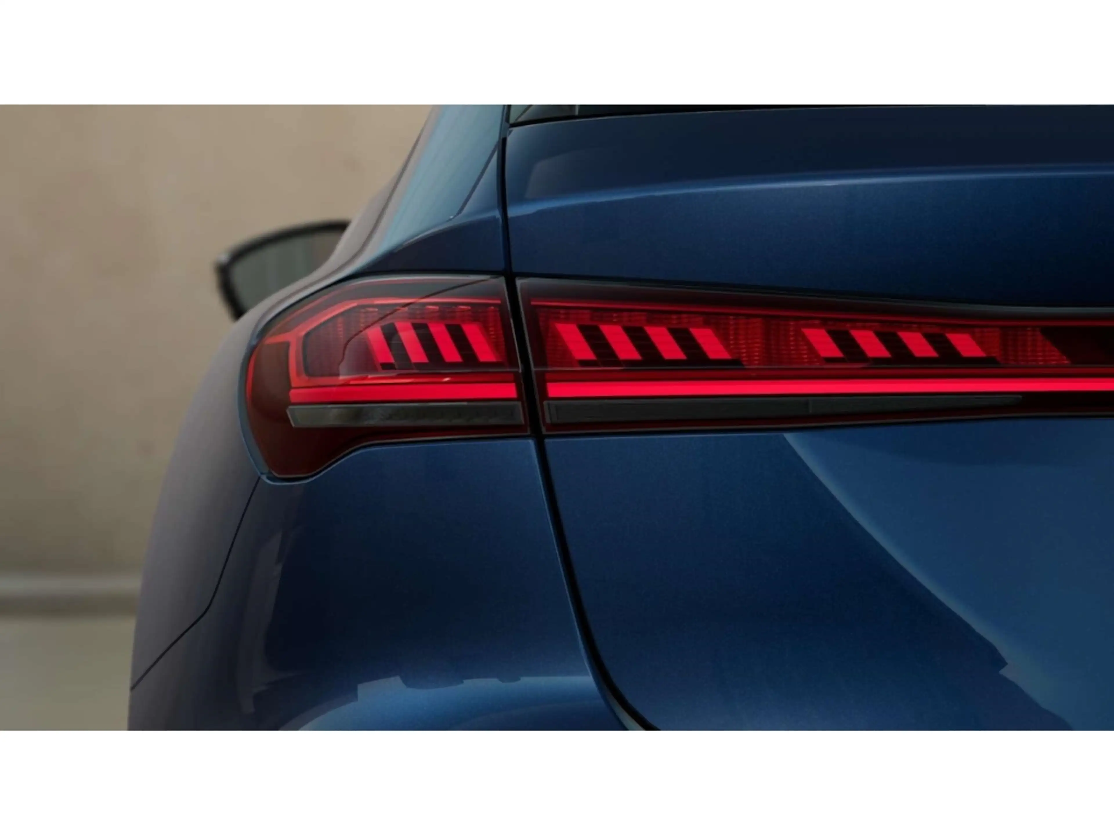 Audi A5 Avant e-hybrid quattro S line edition one — photo 12