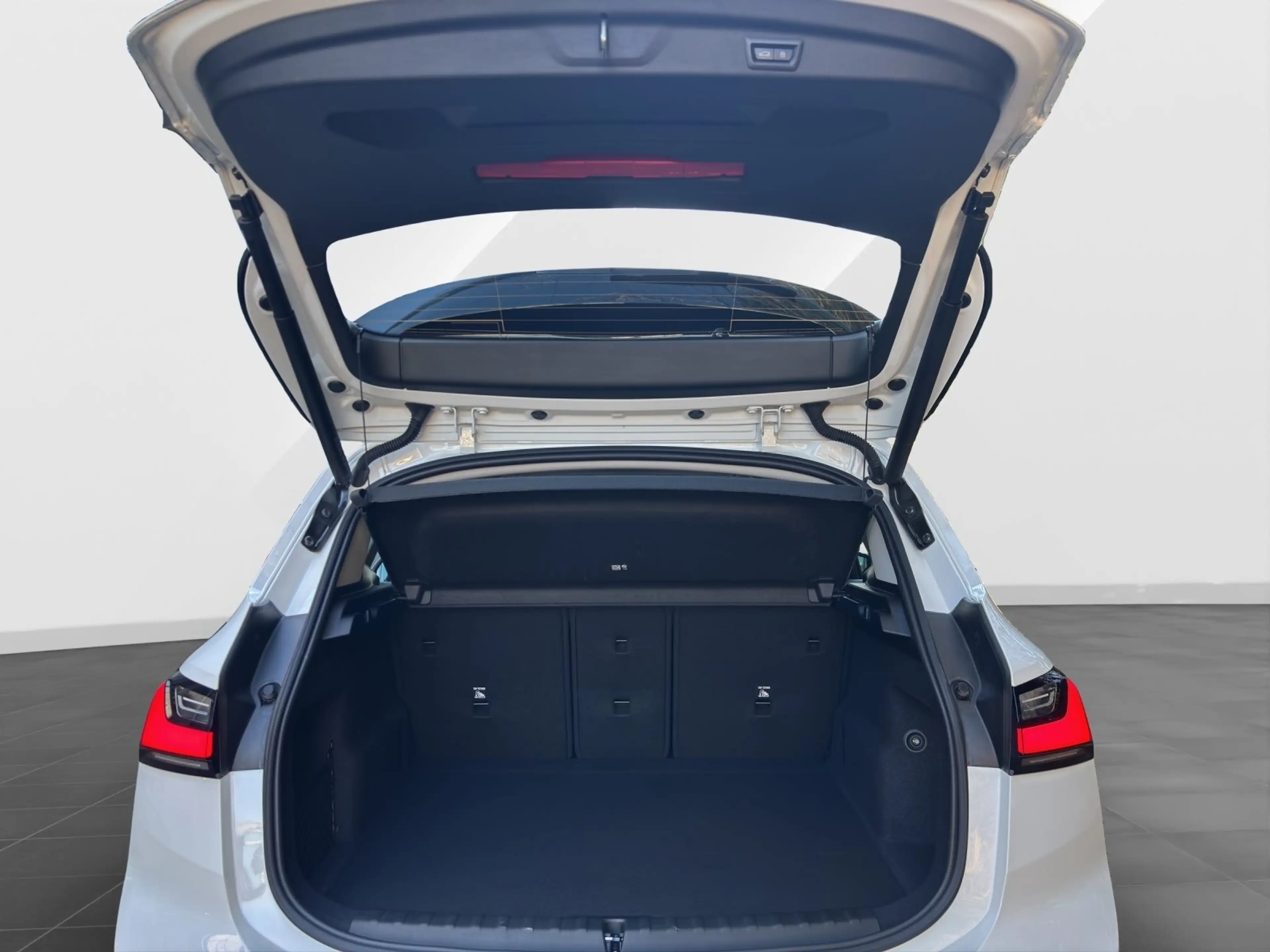 BMW 220 i Active Tourer LED | AHK | Kamera | Navi | Sitzhe — photo 10