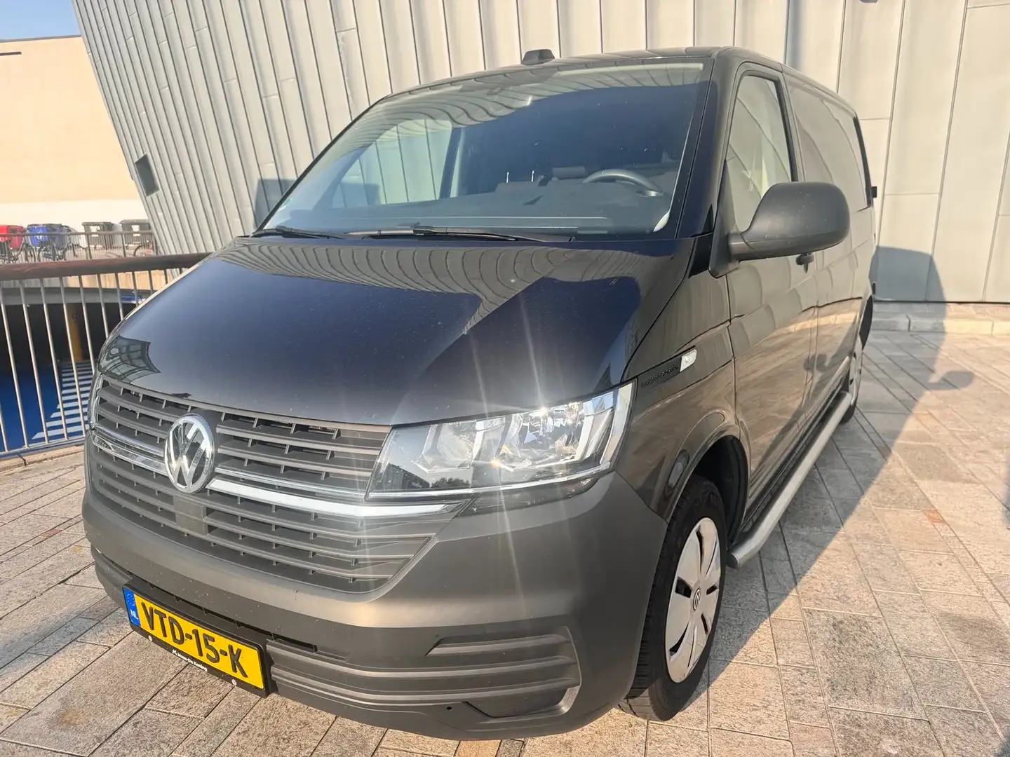 Volkswagen Transporter Transporter 2.0 TDI L1H1 Ec.Business Zwart - 1