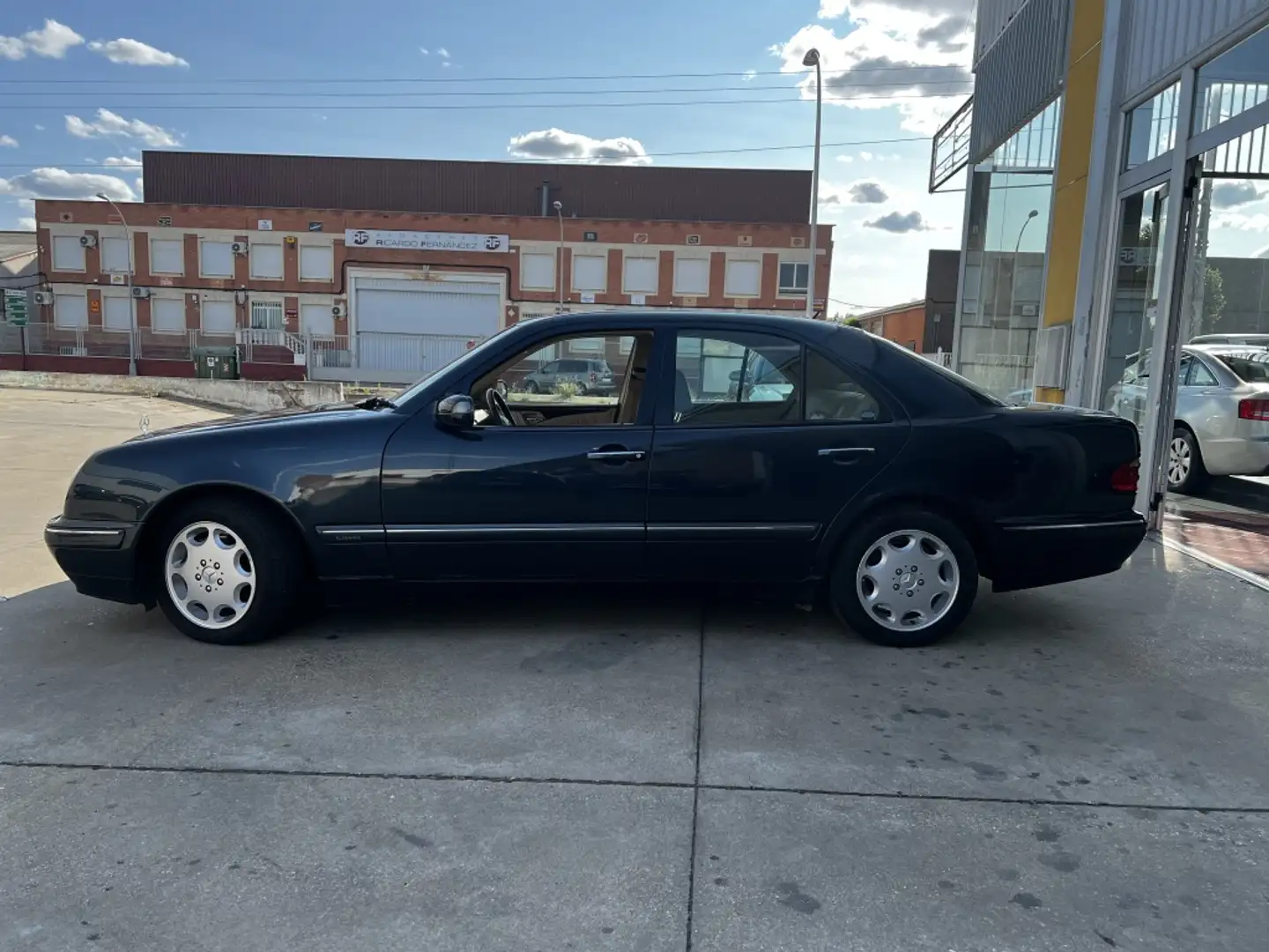 Mercedes-Benz E 320 CDI Elegance Albastru - 1