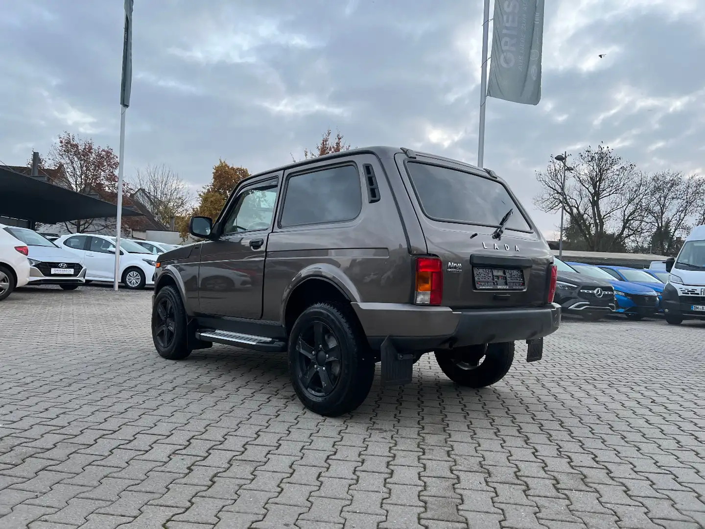Lada Taiga 1.7 Urban Plus 4x4 *Klima Sitzh. Alu* Grau - 2