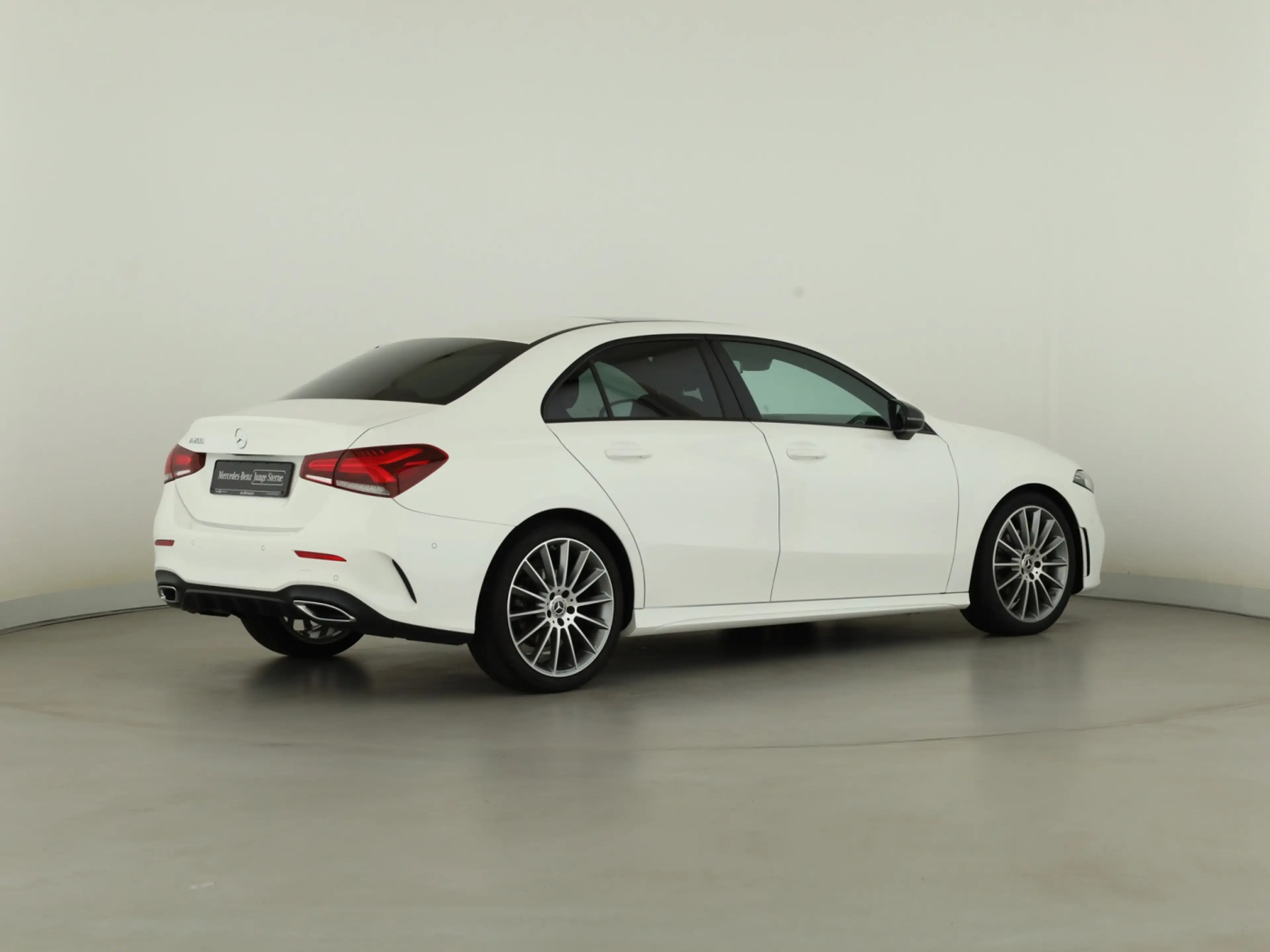 Mercedes-Benz A 200 Lim *AMG Line*Panorama*Park-Paket*Kamera** — photo 6
