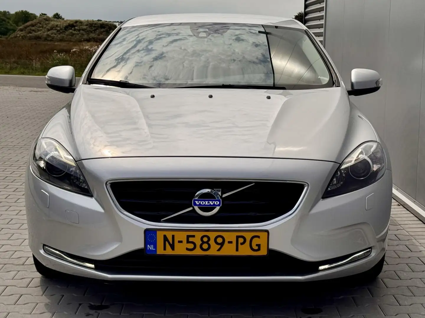 Volvo V40 1.6 T2 Momentum | PDC | Clima | Lage KM | Xenon Grijs - 2