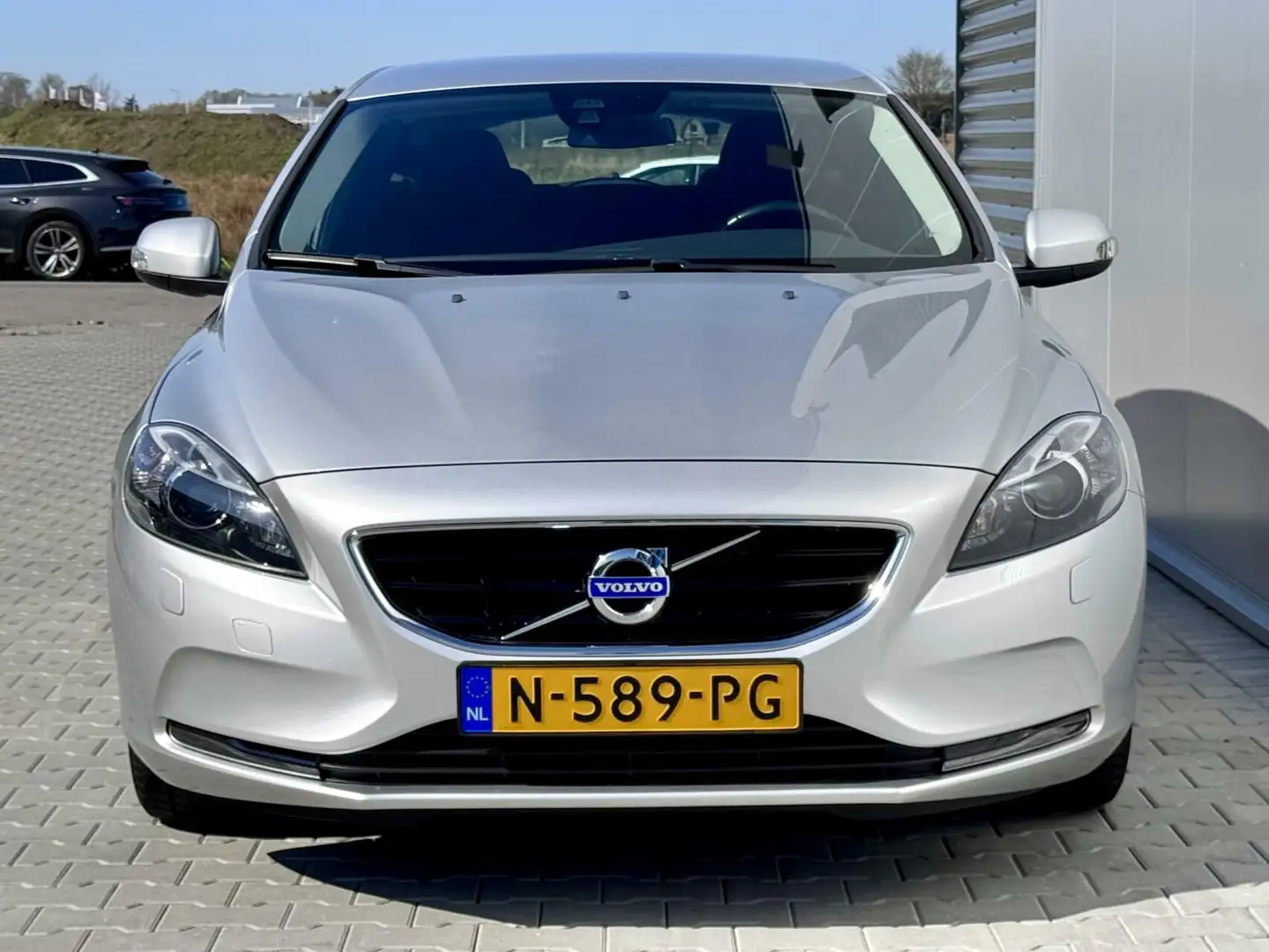 Volvo V40 1.6 T2 Momentum | PDC | Clima | Lage KM | Xenon Gris - 2