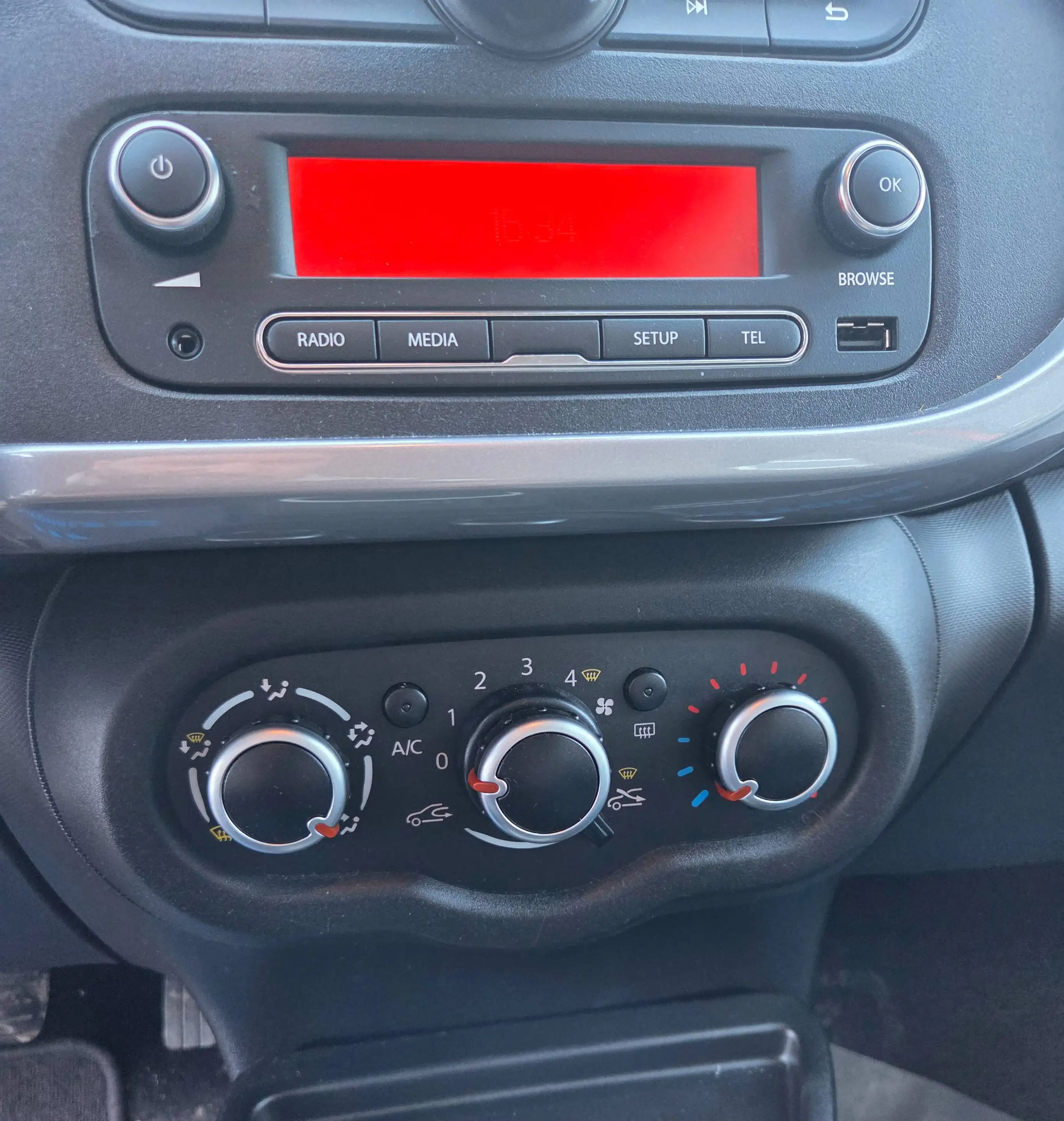 Renault Twingo Limited, Klima, R&GO, LED, 5-türig, Isofix — photo 10