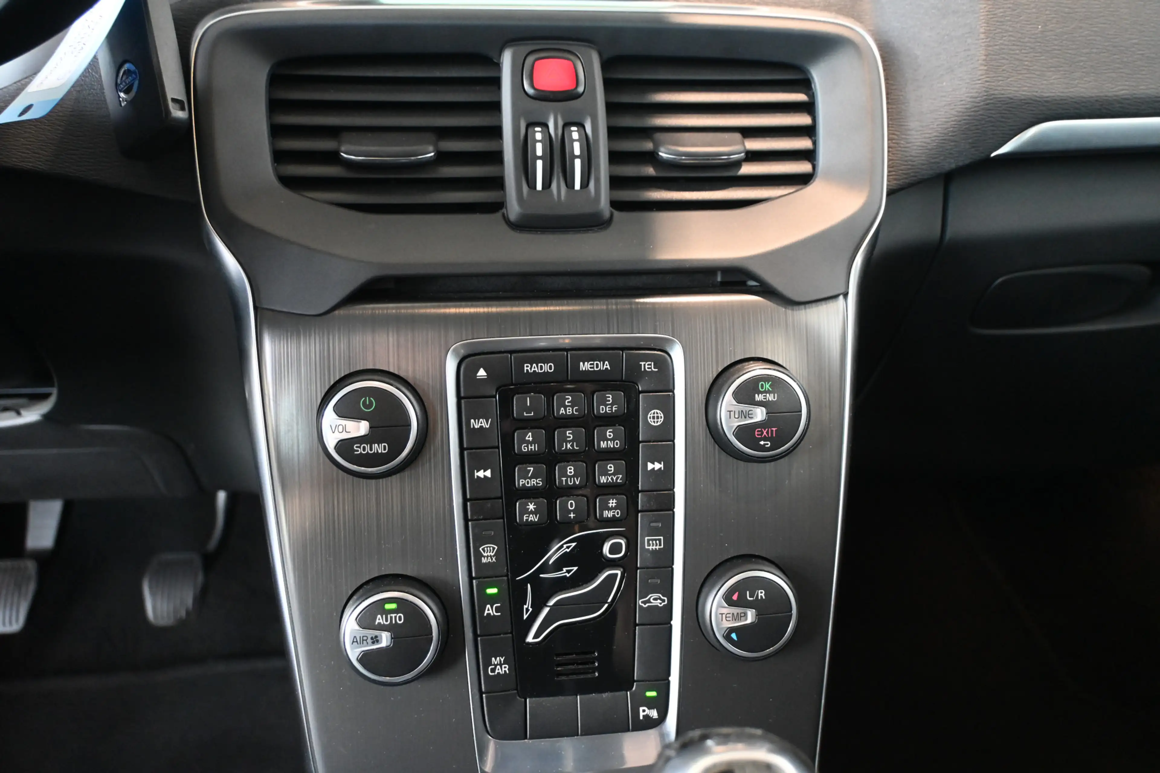 Volvo V40 1.6 T2 Momentum Clima Cruise control Navigatie Cam — photo 10