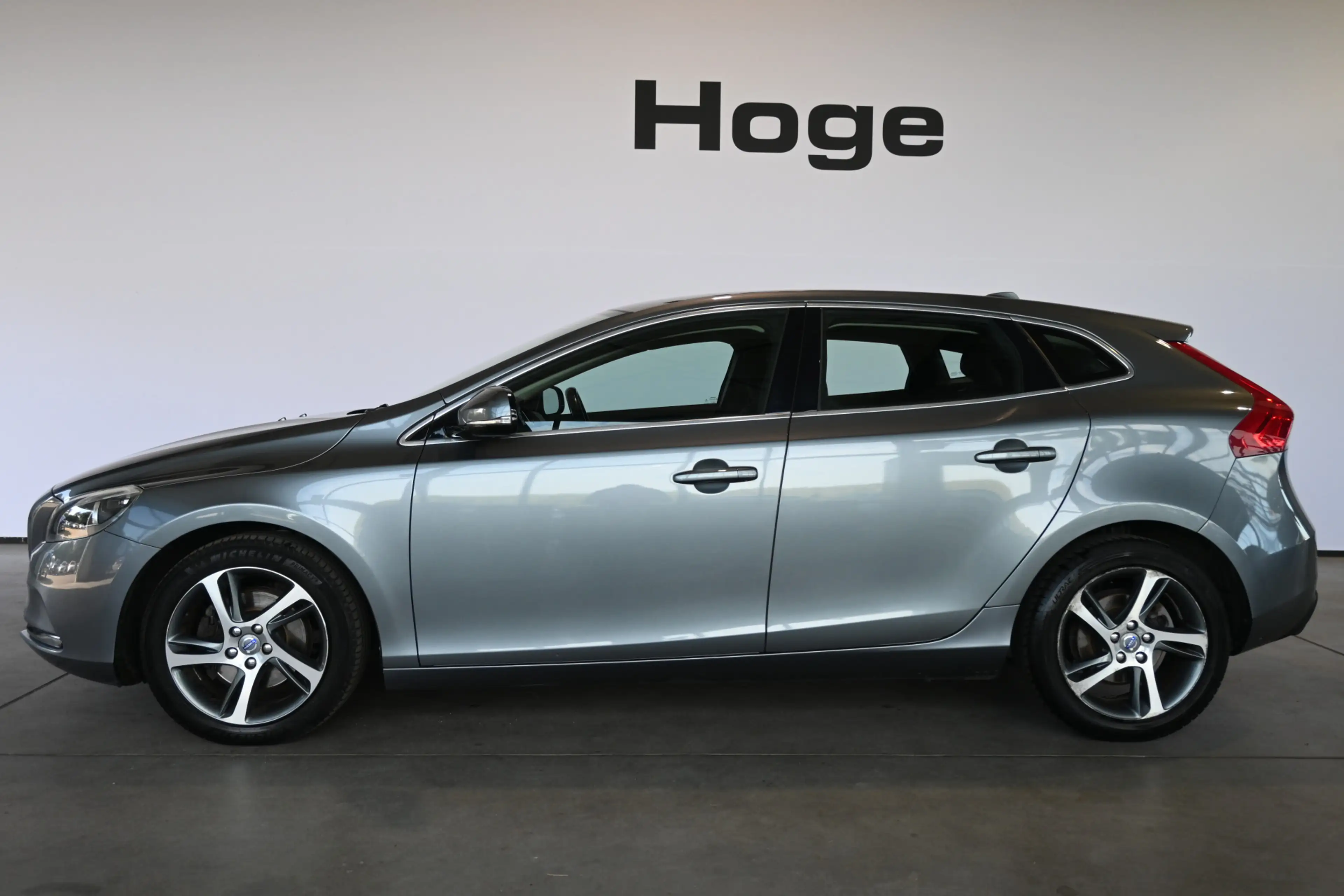 Volvo V40 1.6 T2 Momentum Clima Cruise control Navigatie Cam — photo 3