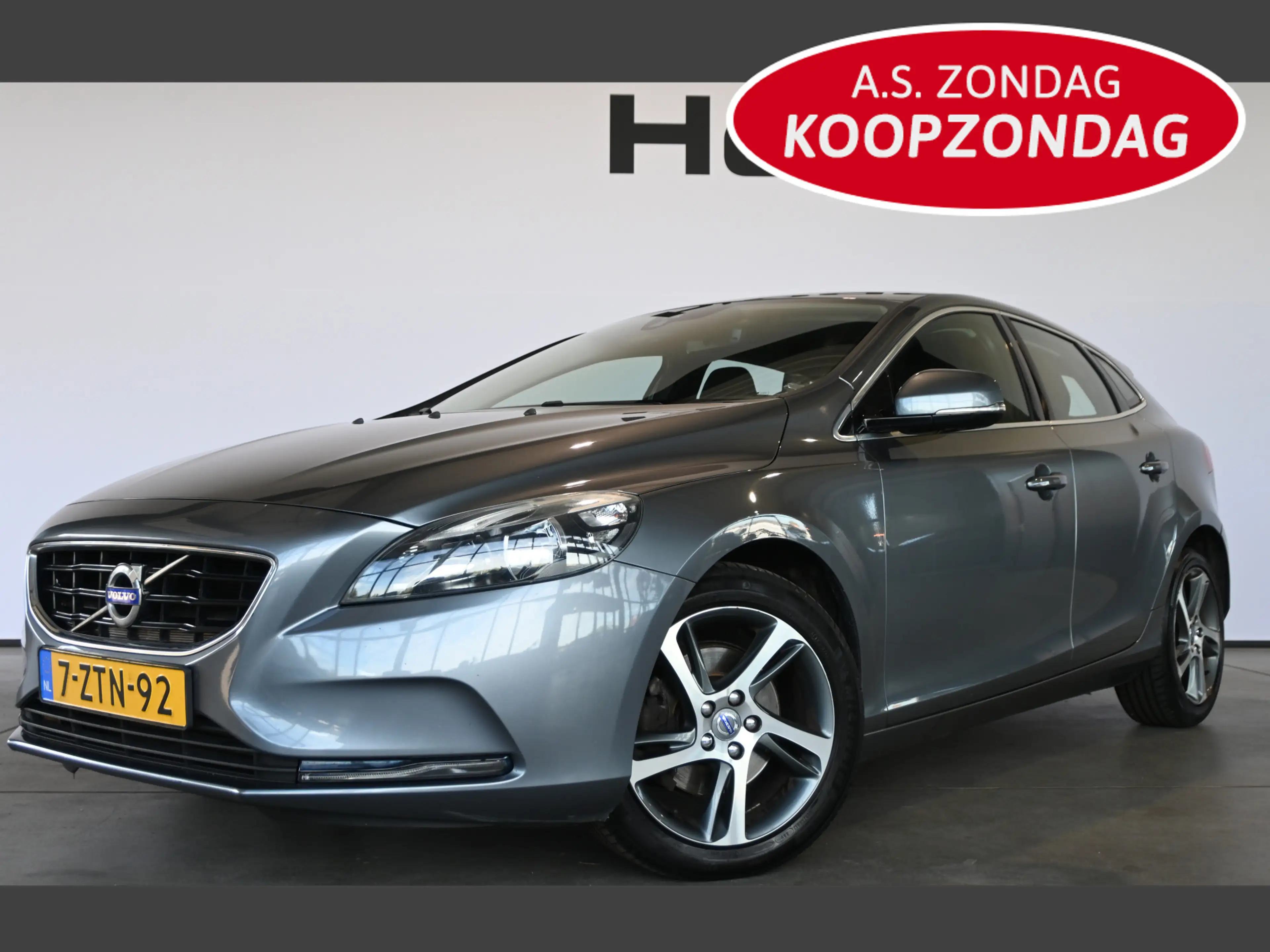 Volvo V40 1.6 T2 Momentum Clima Cruise control Navigatie Cam