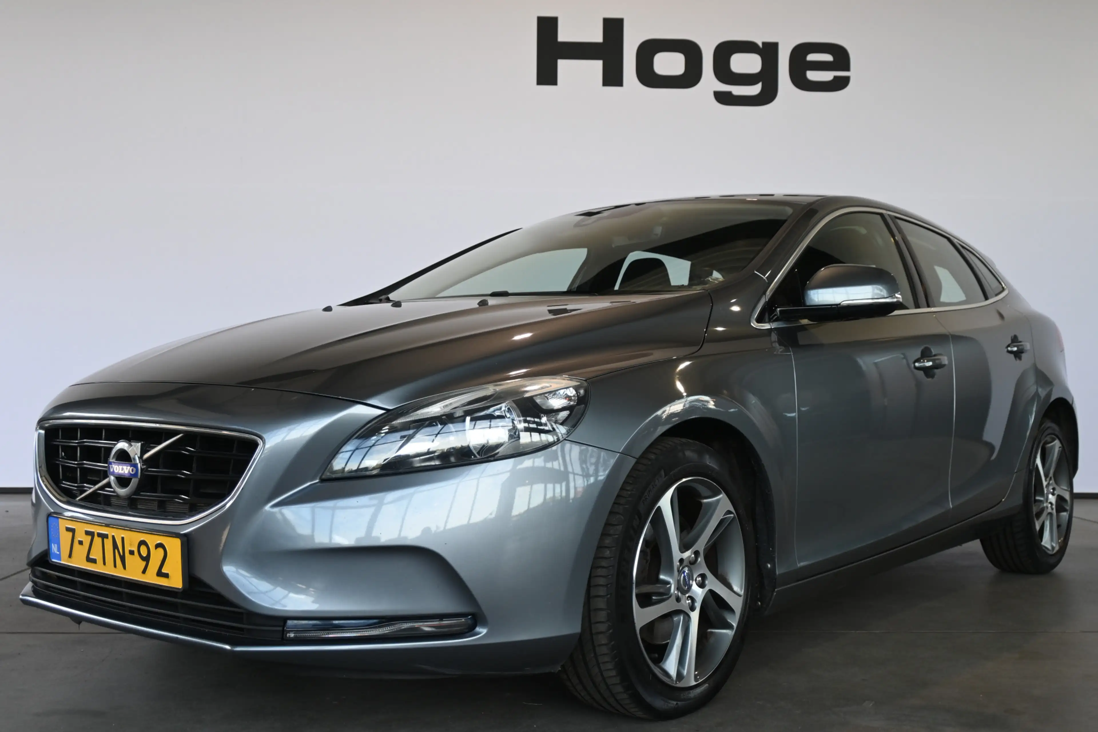 Volvo V40 1.6 T2 Momentum Clima Cruise control Navigatie Cam — photo 4
