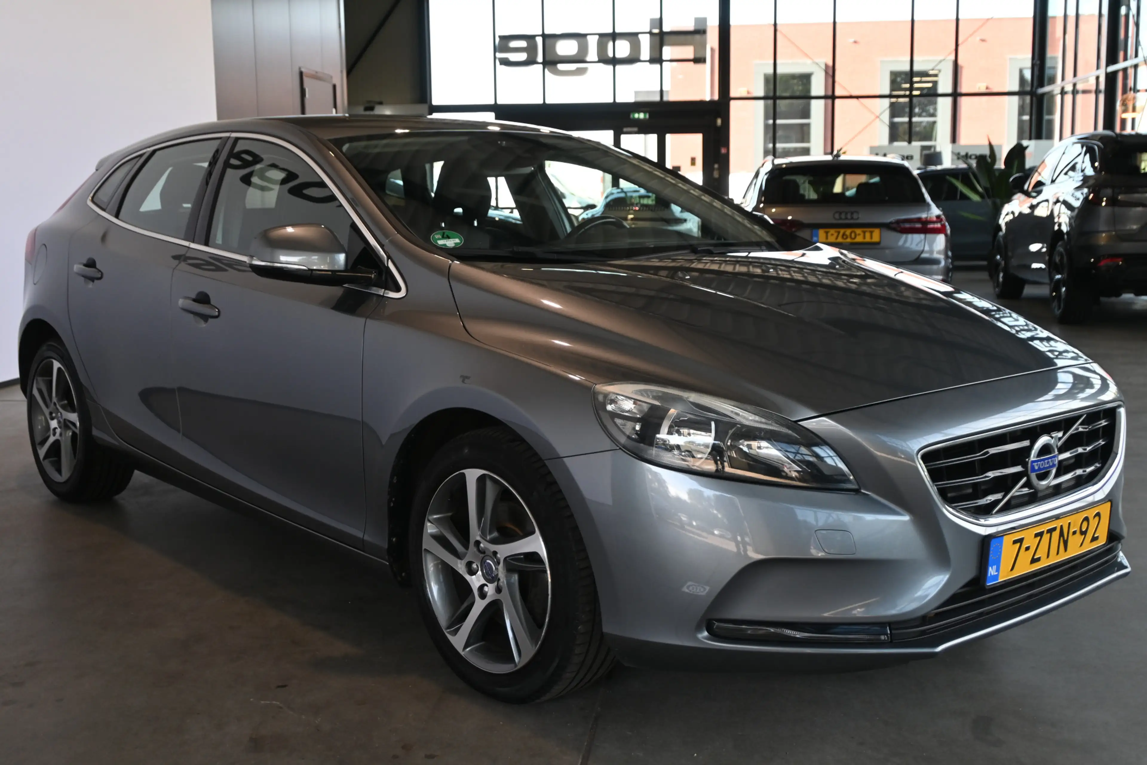 Volvo V40 1.6 T2 Momentum Clima Cruise control Navigatie Cam — photo 5