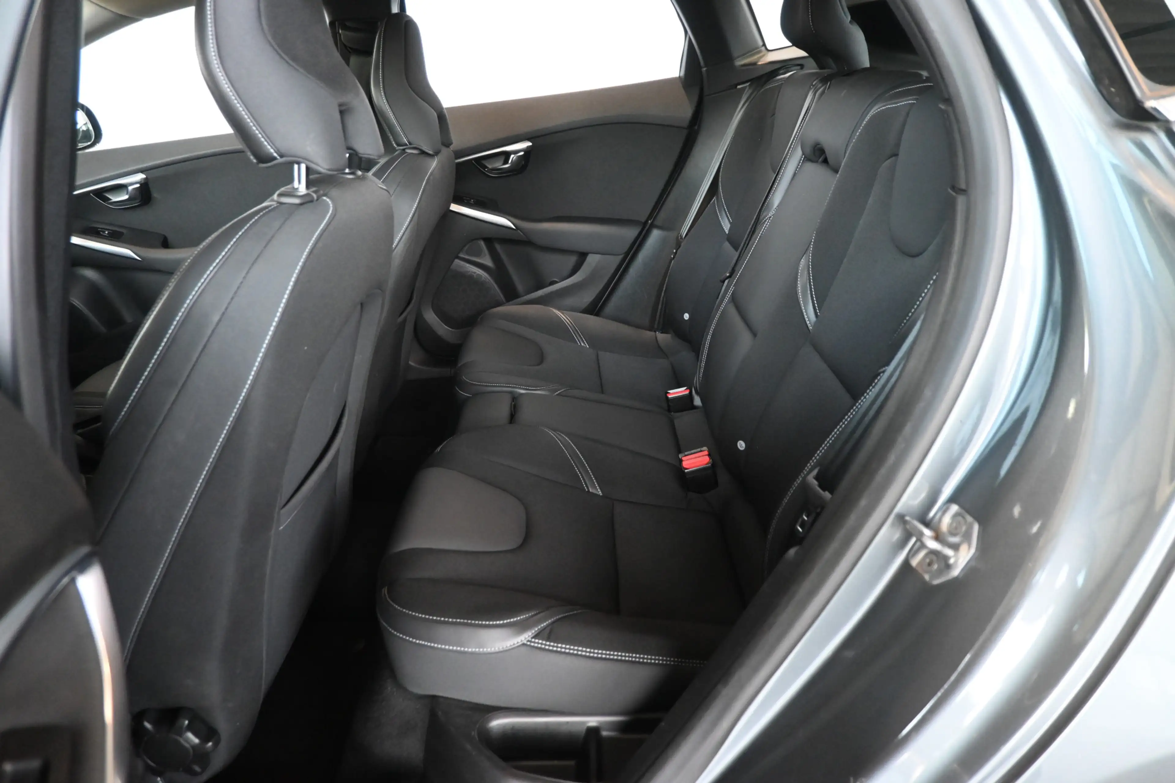 Volvo V40 1.6 T2 Momentum Clima Cruise control Navigatie Cam — photo 8