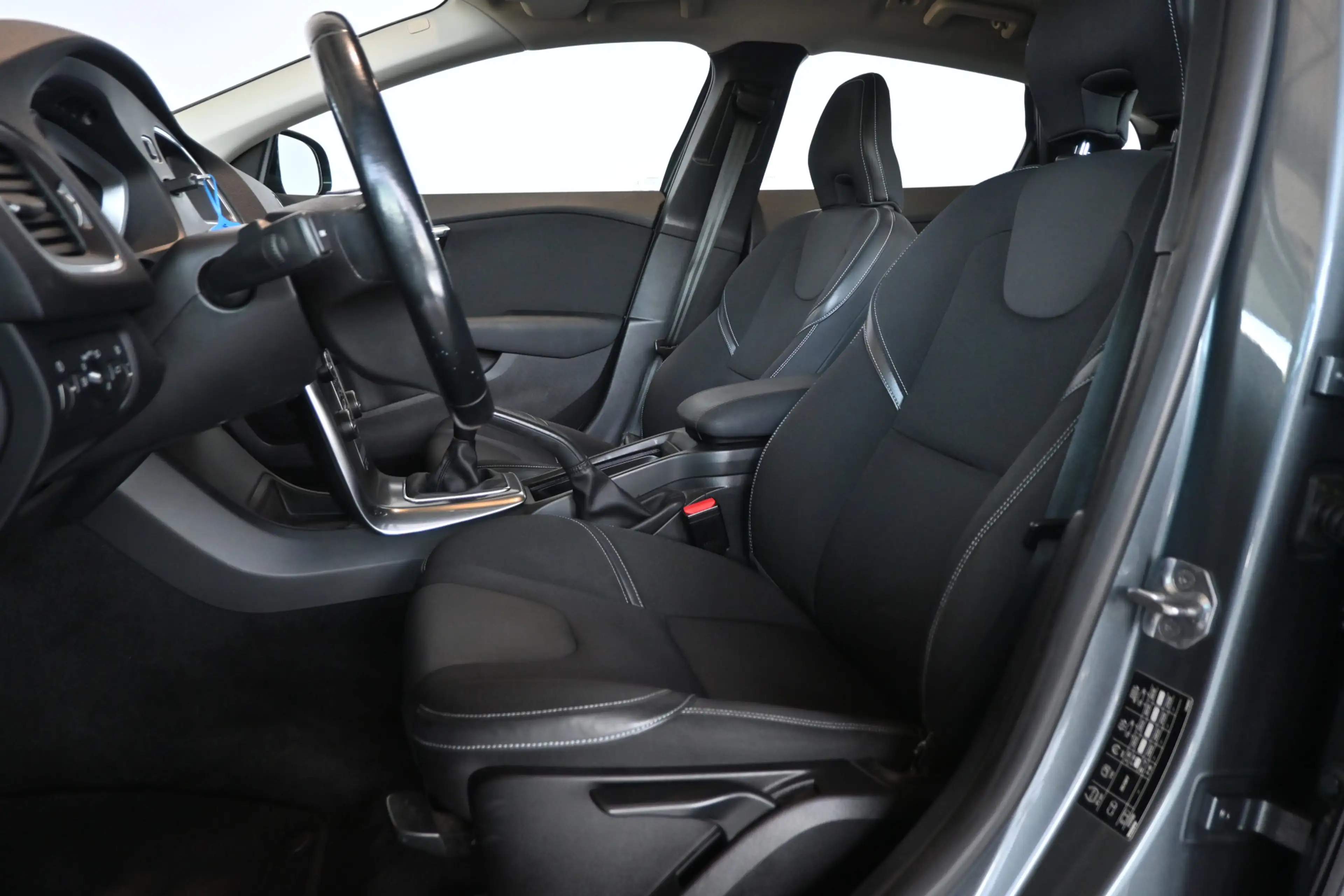 Volvo V40 1.6 T2 Momentum Clima Cruise control Navigatie Cam — photo 7