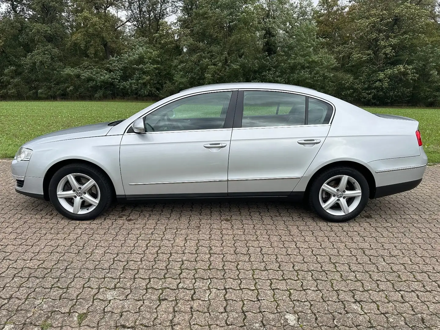 Volkswagen Passat Passat Comfortline 2,0 TDI DPF DSGComfortline Silber - 1