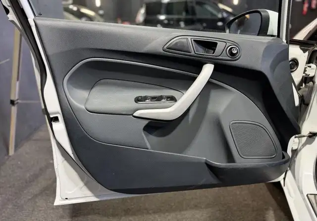 Ford Fiesta view 13