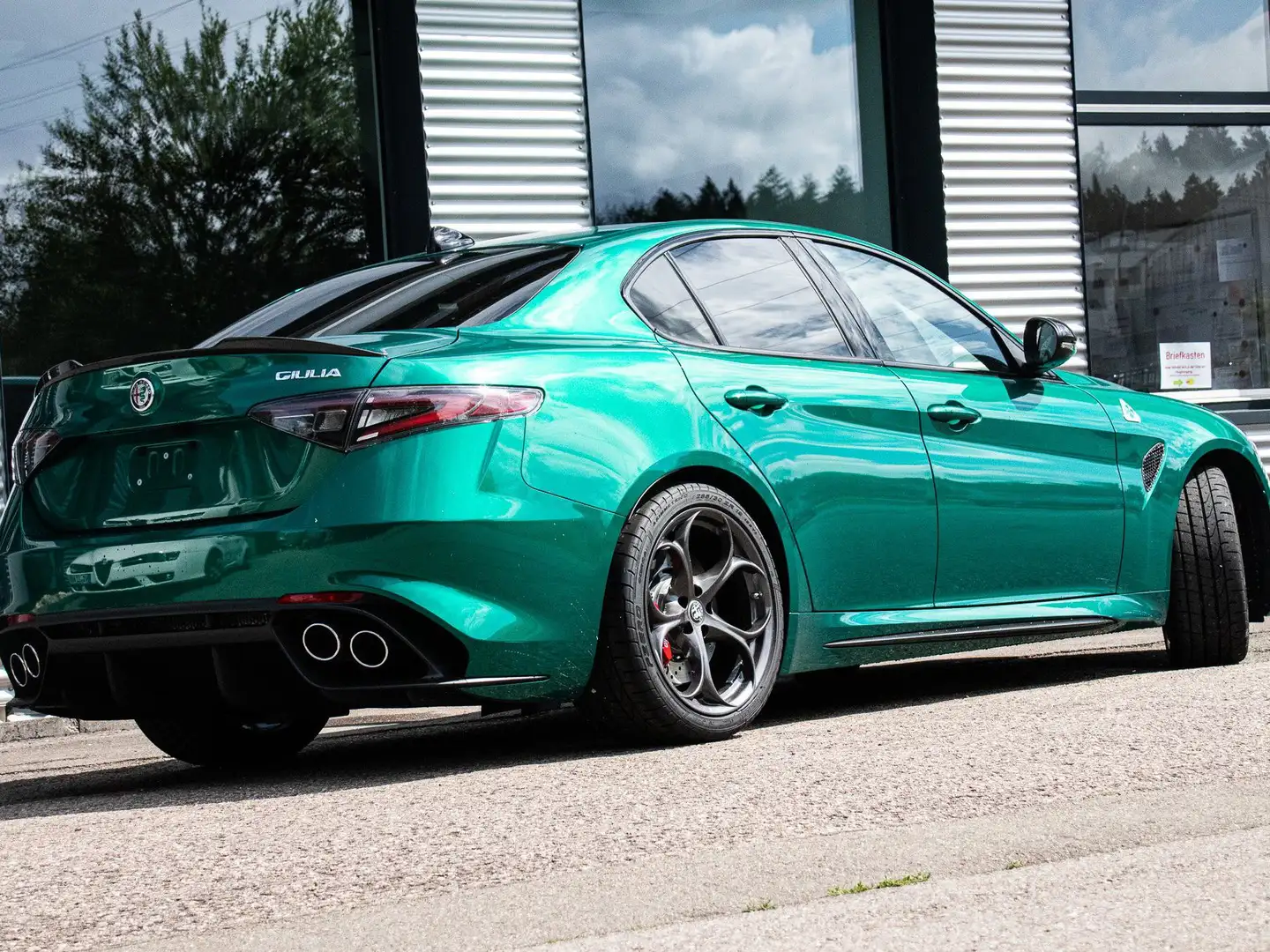 Alfa Romeo Giulia Quadrifoglio 2,9l V6 vom AR Vertagshändler Grün - 2
