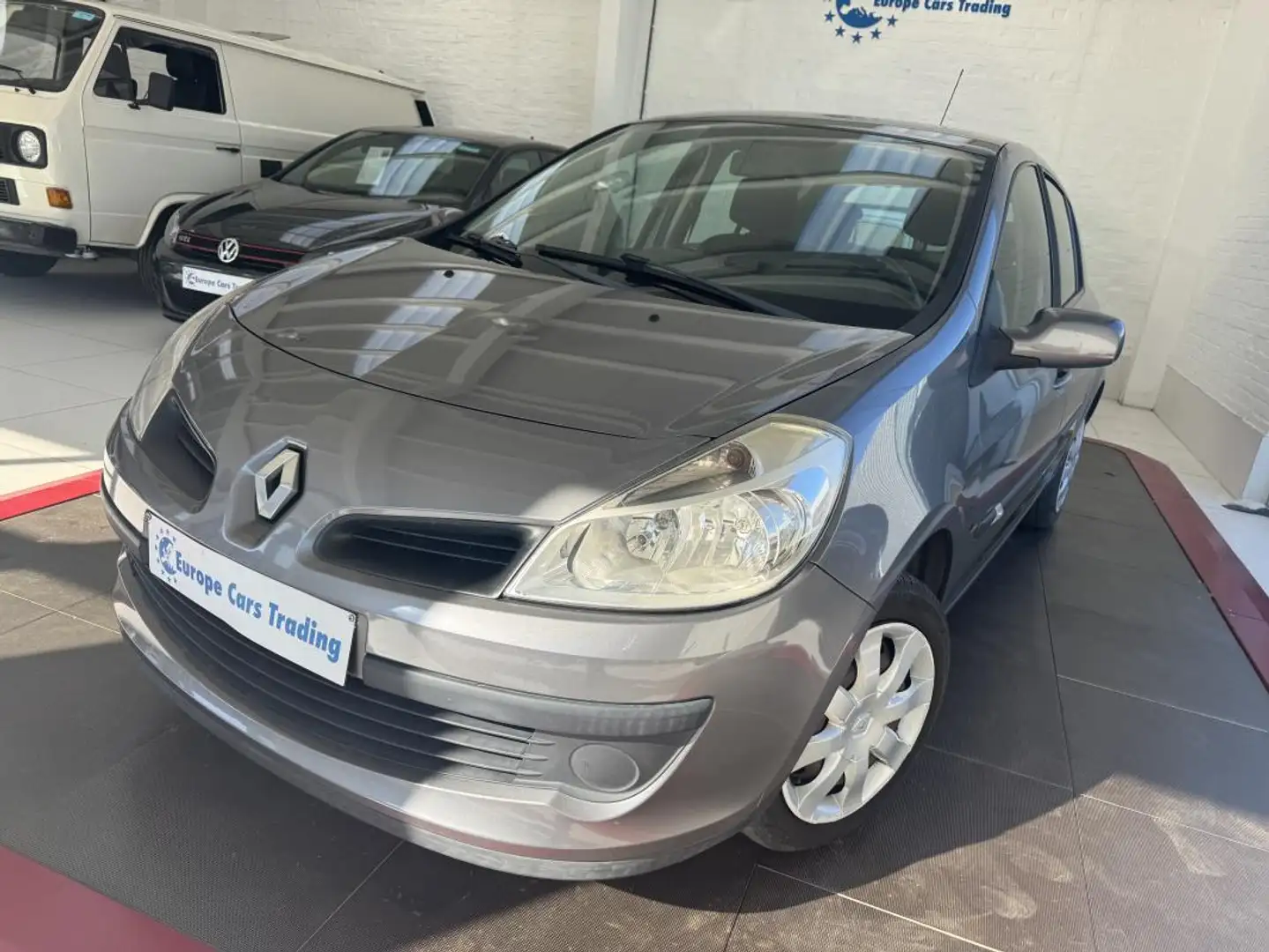 Renault Clio III 1.2 i essence 75 CH - GAR 12 M - 1