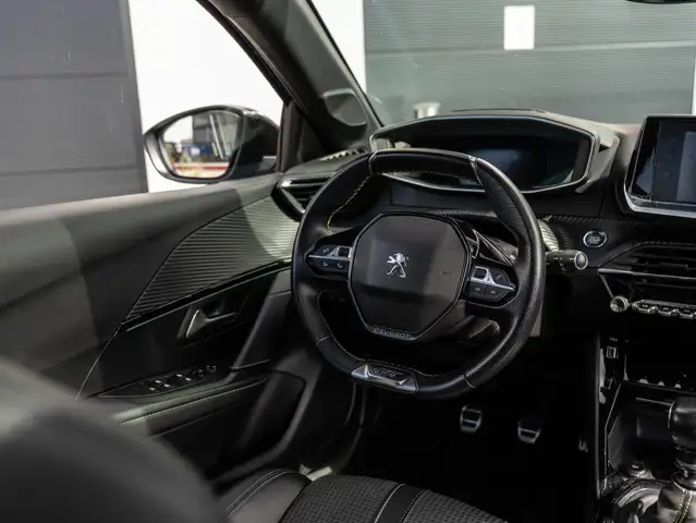 Peugeot 208 view 13