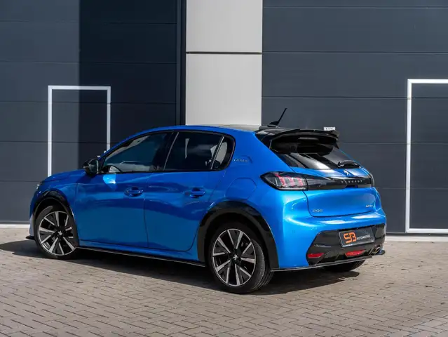Peugeot 208 view 11