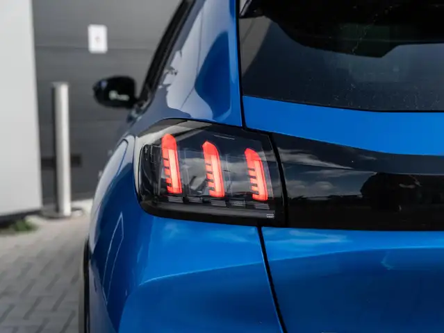 Peugeot 208 view 17