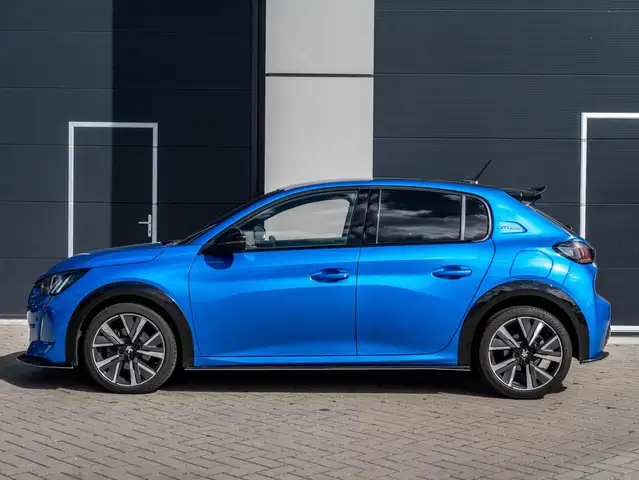 Peugeot 208 view 10