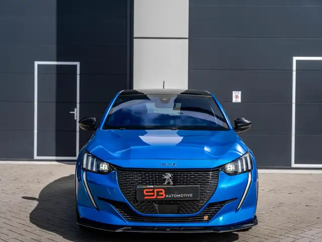 Peugeot 208 view 5