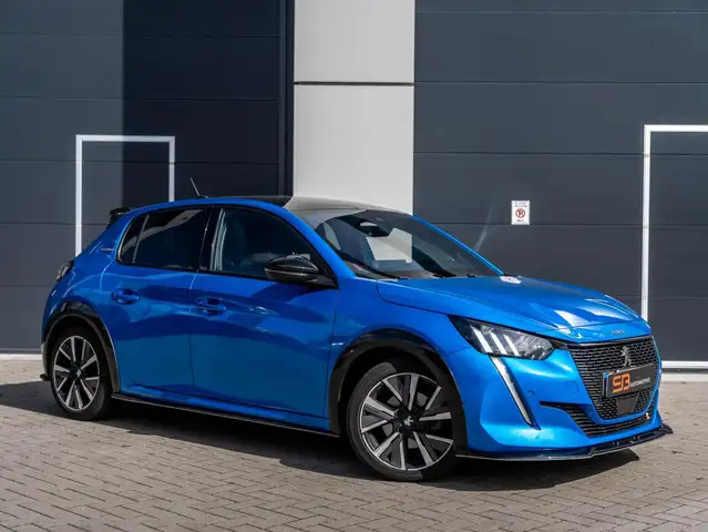 Peugeot 208 view 6