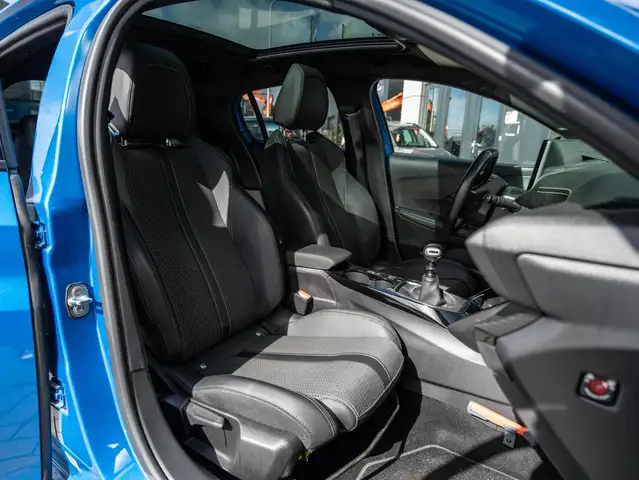 Peugeot 208 view 9