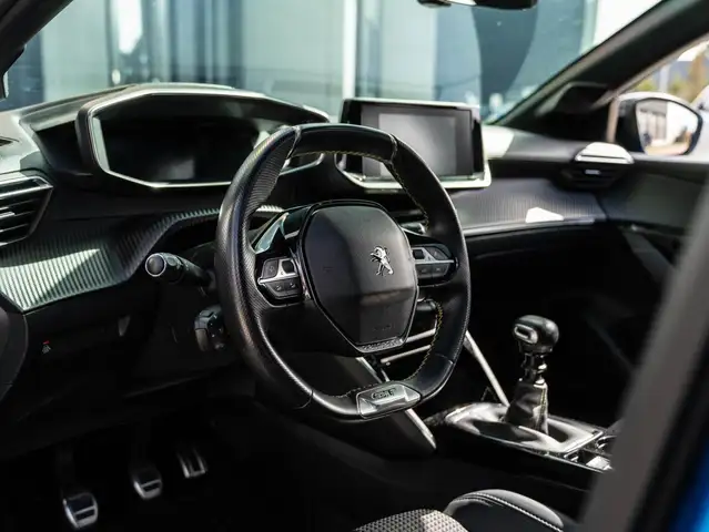Peugeot 208 view 8