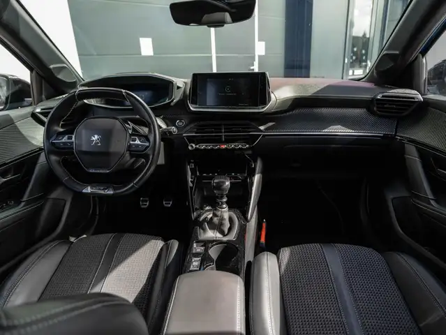 Peugeot 208 view 3