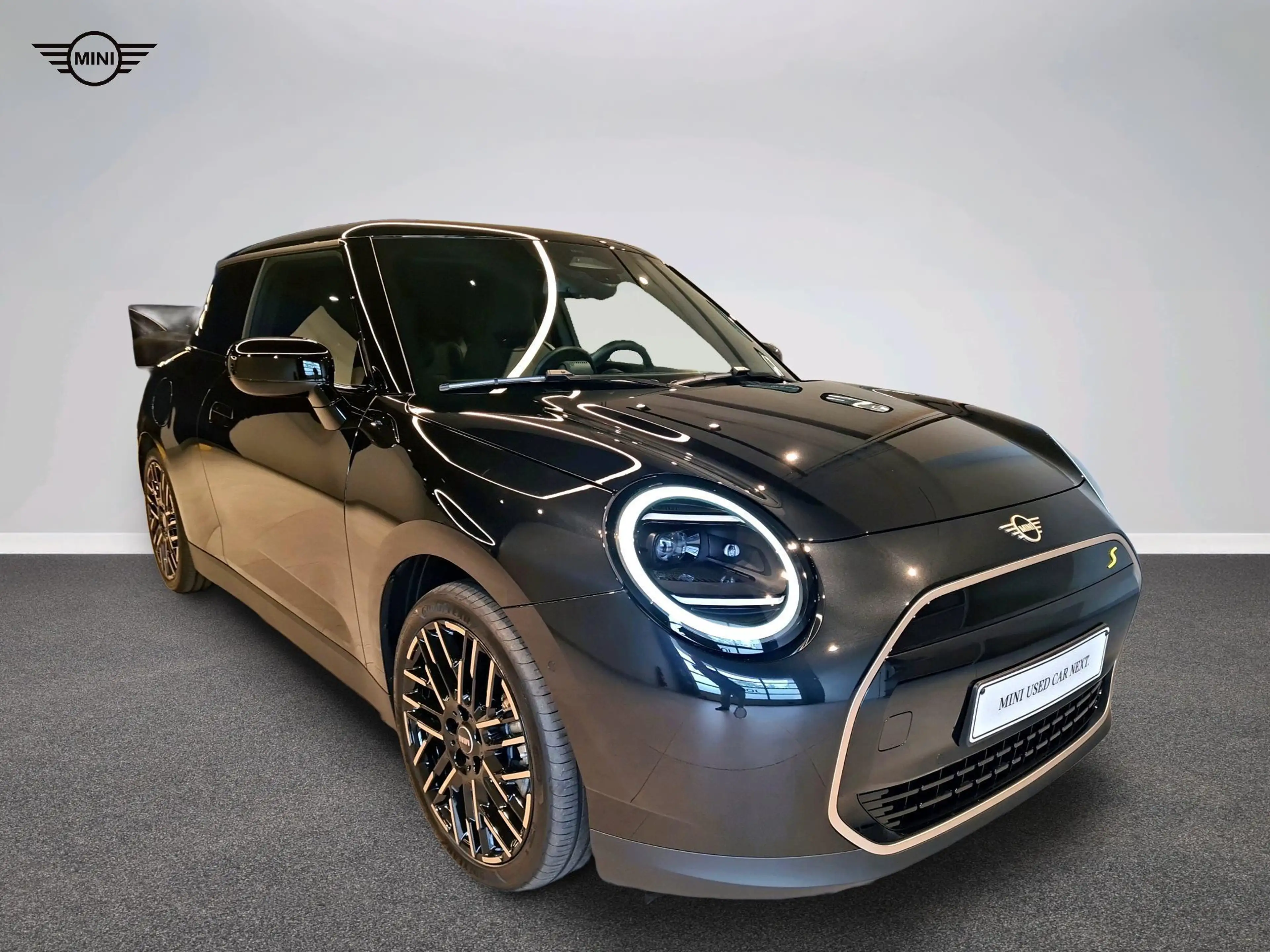 MINI Cooper SE Favoured Trim — photo 12