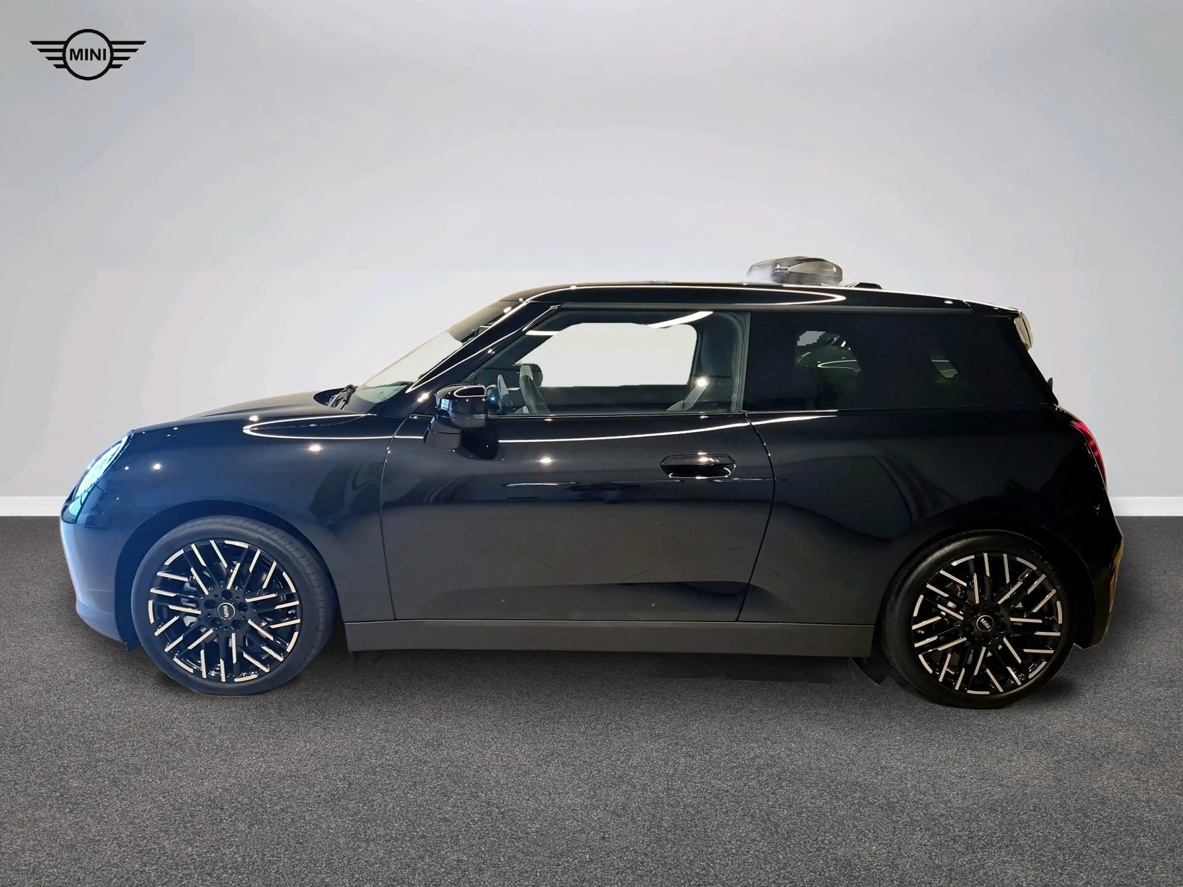 MINI Cooper SE Favoured Trim — photo 3