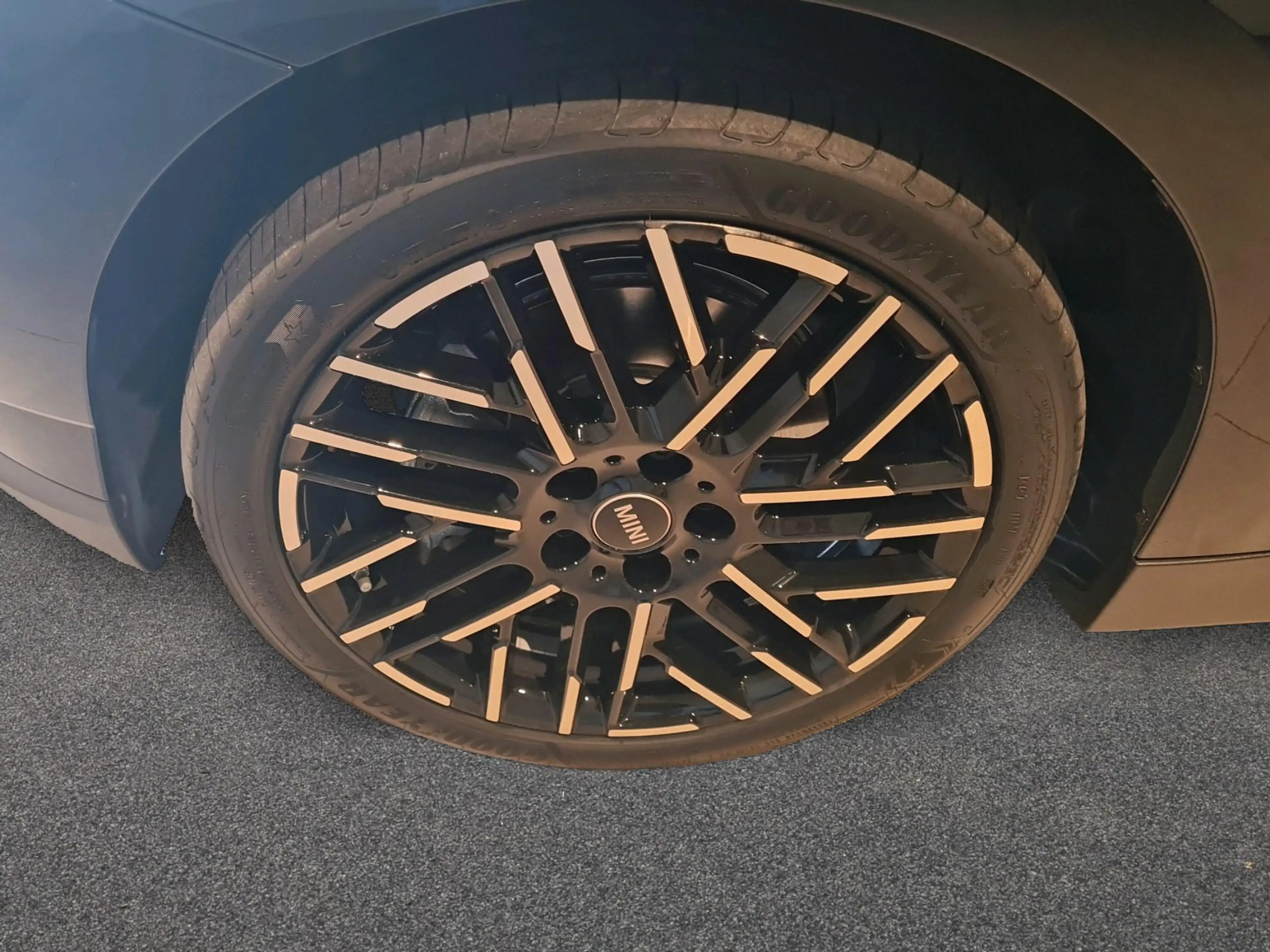 MINI Cooper SE Favoured Trim — photo 7