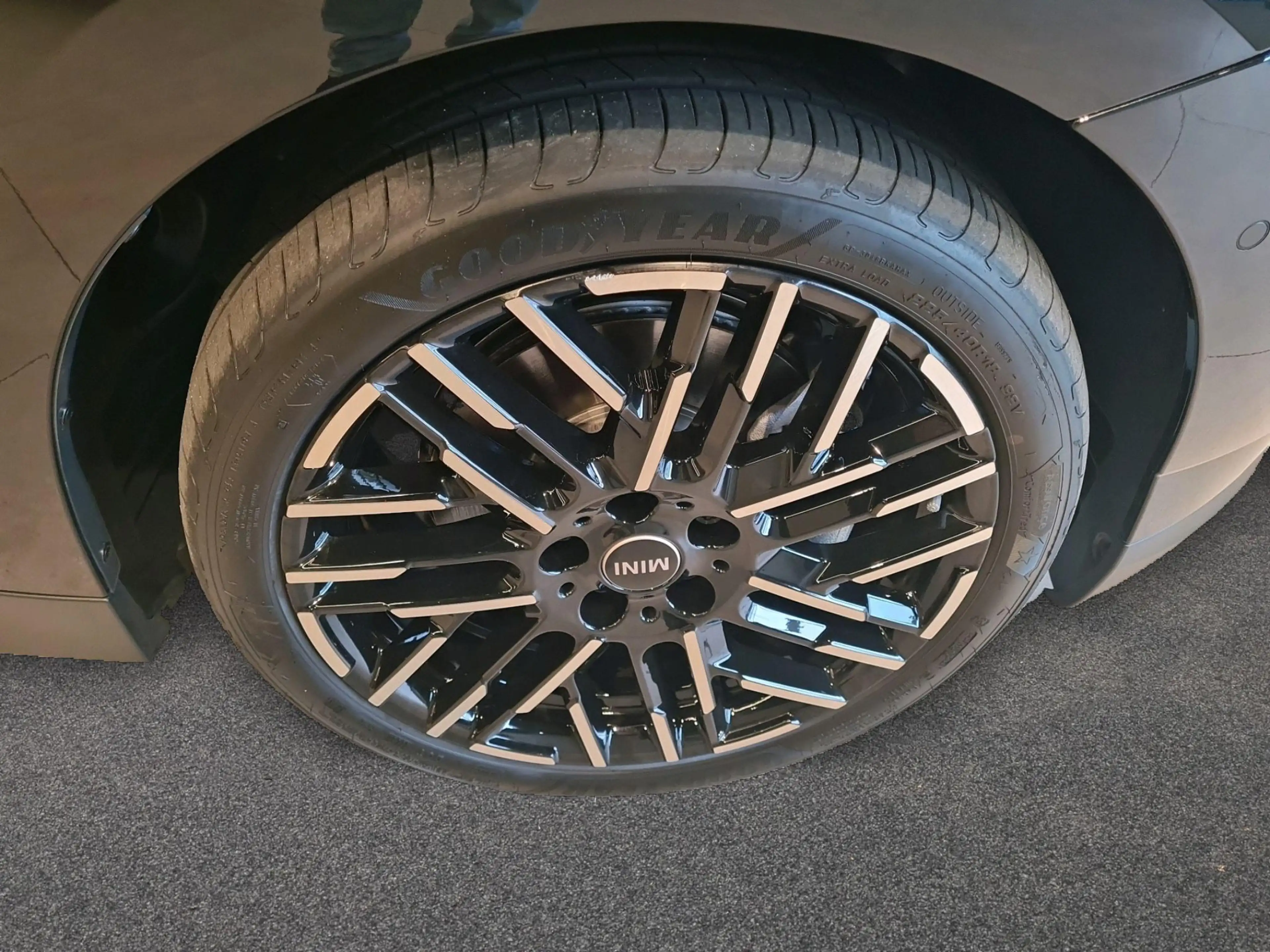 MINI Cooper SE Favoured Trim — photo 10