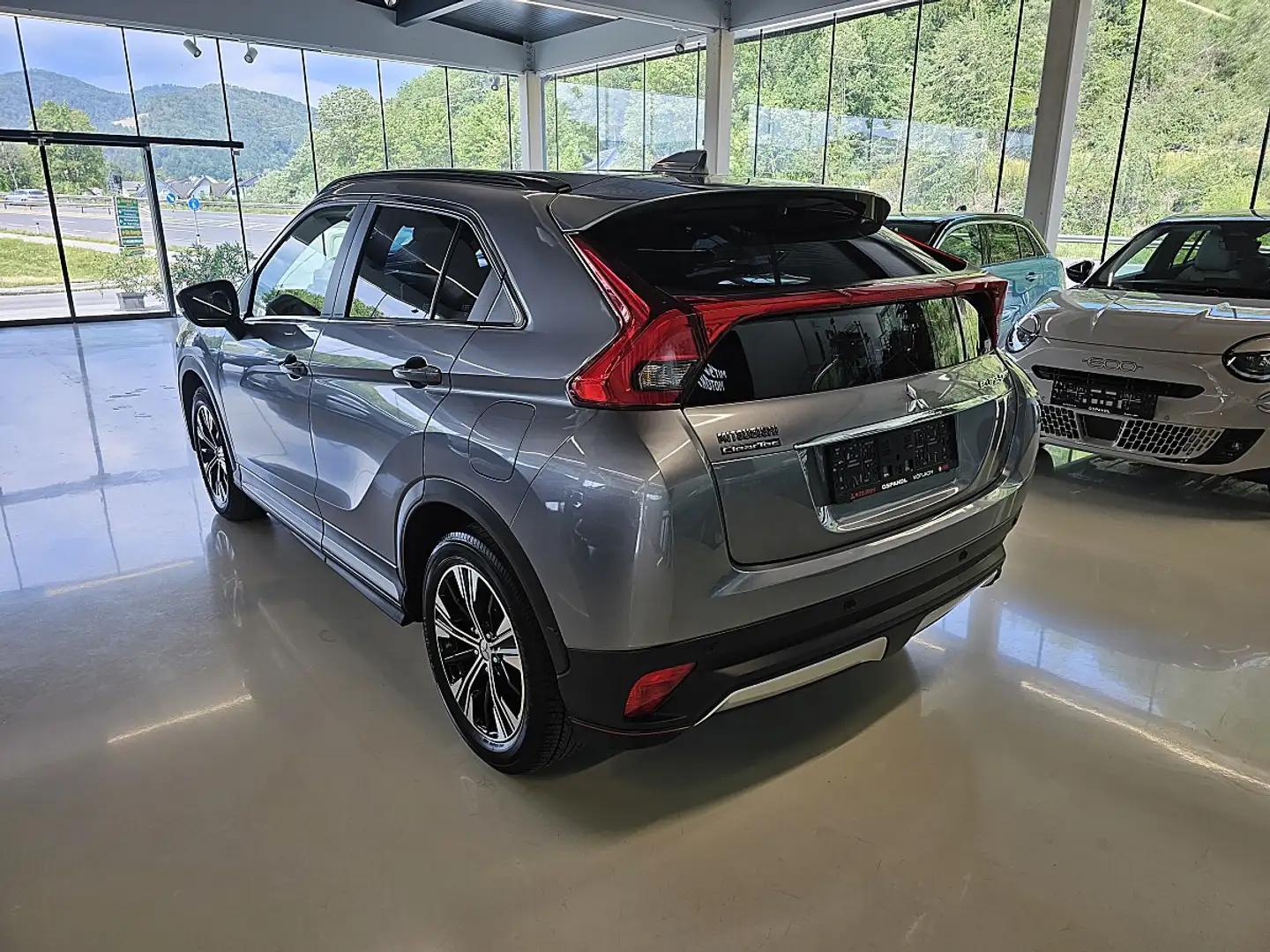 Mitsubishi Eclipse Cross 1,5 TC 4WD Intense+ CVT Aut. Grau - 2